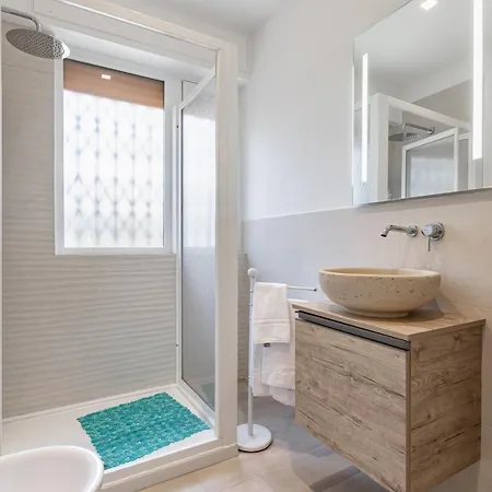 Cozy With Private Parking Apartment *