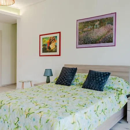 Apartment Cozy With Private Parking *
