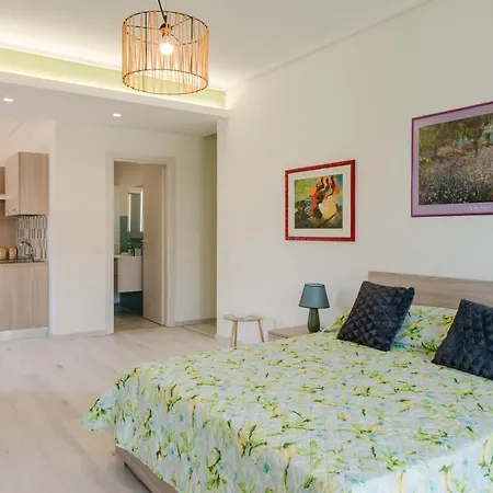 Cozy With Private Parking Apartment