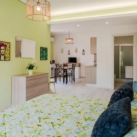 Cozy With Private Parking Apartment *